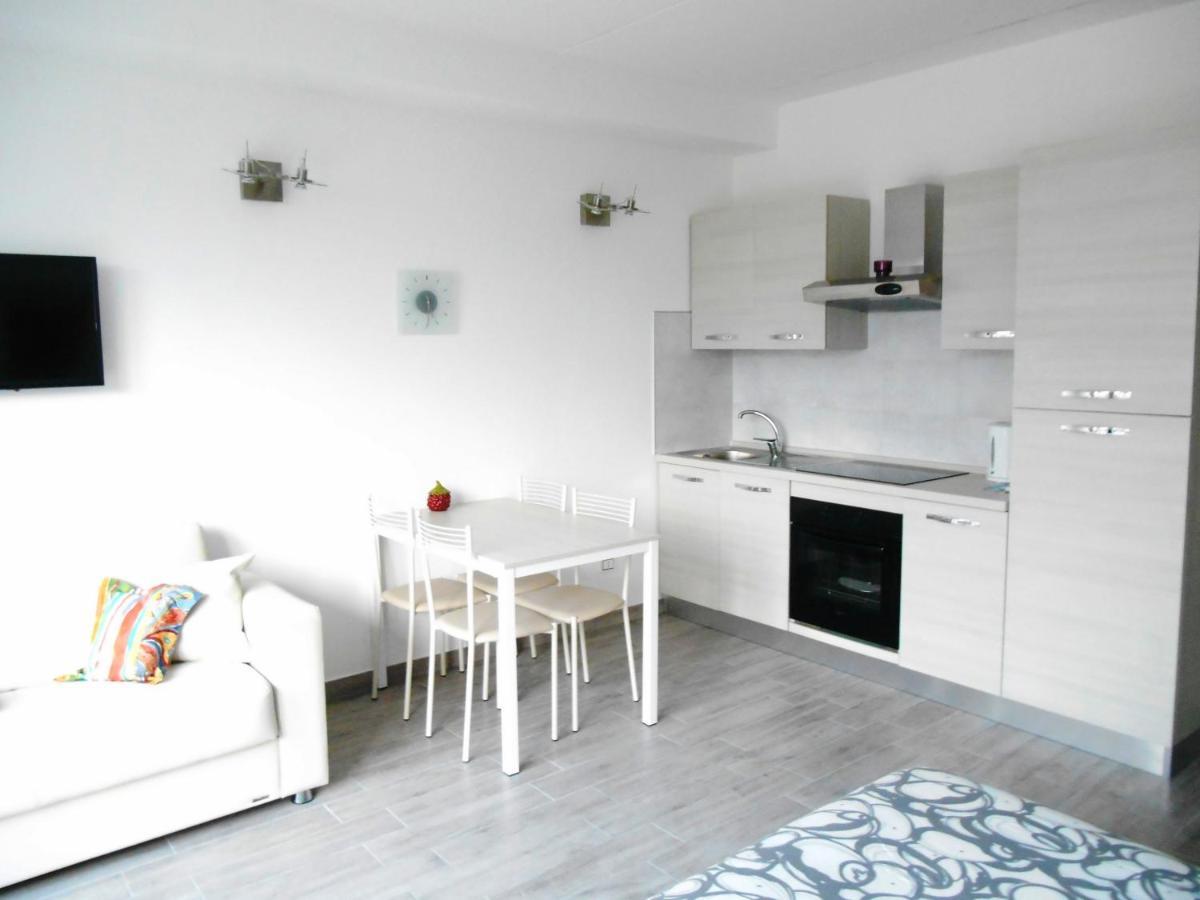 Direttamente Al Lago Apartments Marone Kültér fotó