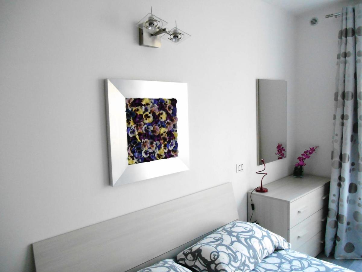 Direttamente Al Lago Apartments Marone Kültér fotó