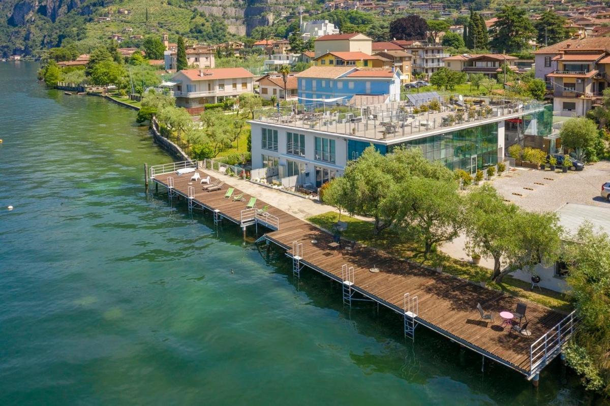 Direttamente Al Lago Apartments Marone Kültér fotó